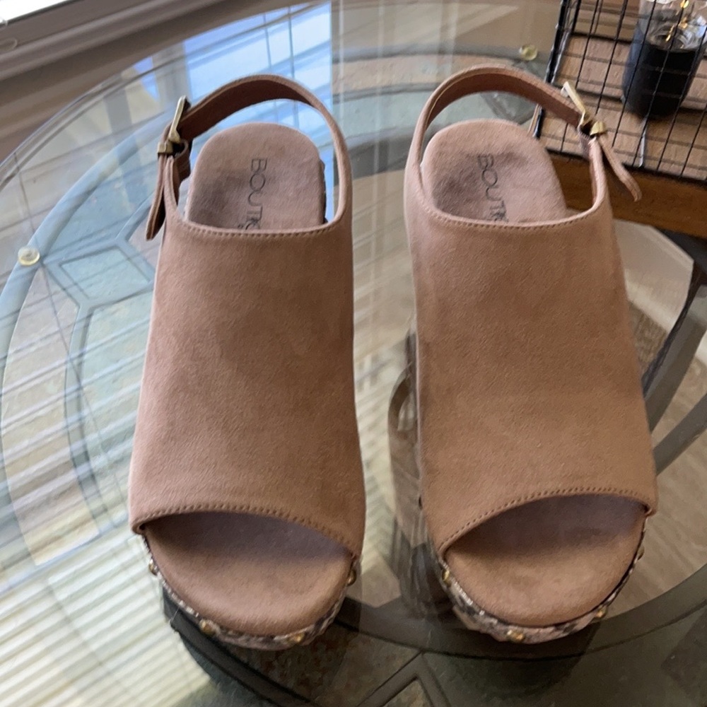 BOUTIQUE by Corkys Westbrook Wedge size 8 NWOB